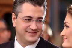 Η σύζυγος του Τζιτζικώστα αλλάζει look και εντυπωσιάζει [photos]
