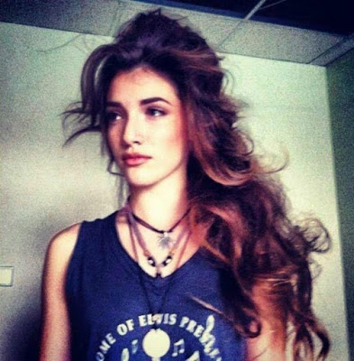 Ποιάς διάσημης παρουσιάστριας η κόρη πρωταγωνιστεί στο καινούριο βιντεοκλίπ του Λάμπη Λιβιεράτου; [photos] - Φωτογραφία 2