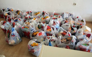 «Η Εκκλησία στο Σπίτι» διανομή τροφίμων από 145 ενορίες - Φωτογραφία 1