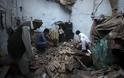 Πακιστάν: Ψάχνουν ανθρώπους στα συντρίμμια [photos] - Φωτογραφία 5