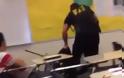ΝΤΡΟΠΗ: Αστυνομικός συλλαμβάνει μαθήτρια μέσα στην τάξη με βίαιο τρόπο [video]