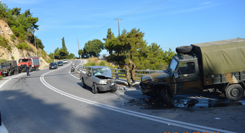 Παραλίγο τραγωδία σε τροχαίο με φαντάρους σήμερα στη Σάμο! (Φωτό) - Φωτογραφία 4