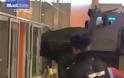Ρωσίδα επιχείρησε να κλέψει τεθωρακισμένο όχημα και το κάρφωσε σε τζαμαρία (Βίντεο)