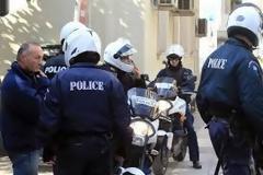 Μπήκε με όλο το αμάξι μέσα σε μαγαζί [photos]