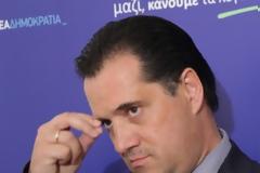 Το τρυφερό χάδι της Ευγενίας στον Άδωνι [photos]