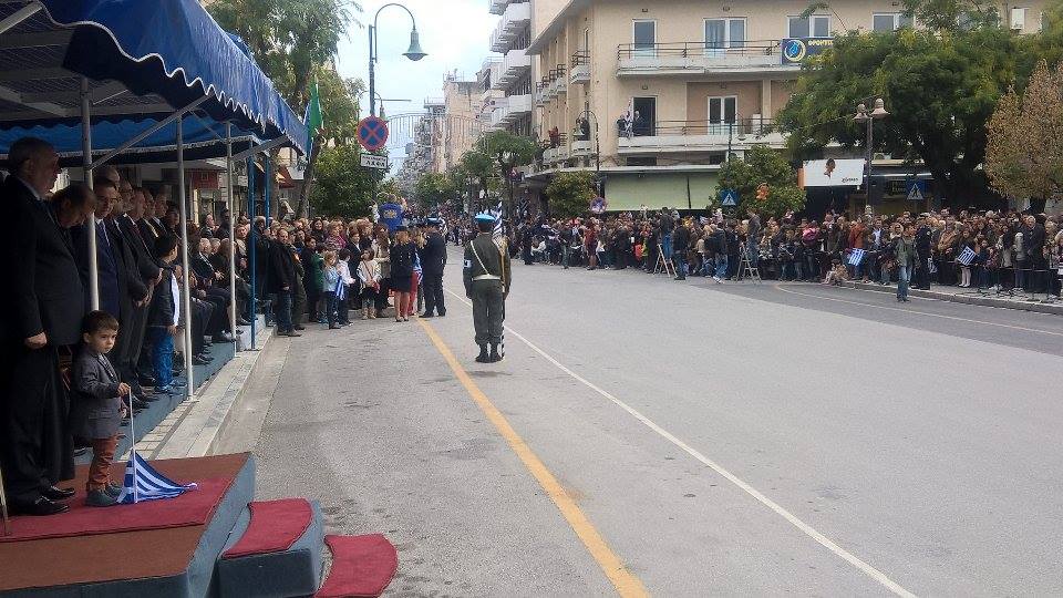 Σε Εξέλιξη Η Παρέλαση Στη Λάρισα - ΦΩΤΟ - Φωτογραφία 10