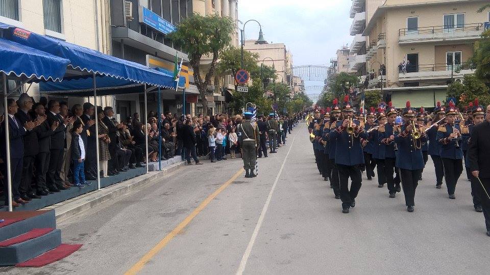 Σε Εξέλιξη Η Παρέλαση Στη Λάρισα - ΦΩΤΟ - Φωτογραφία 12