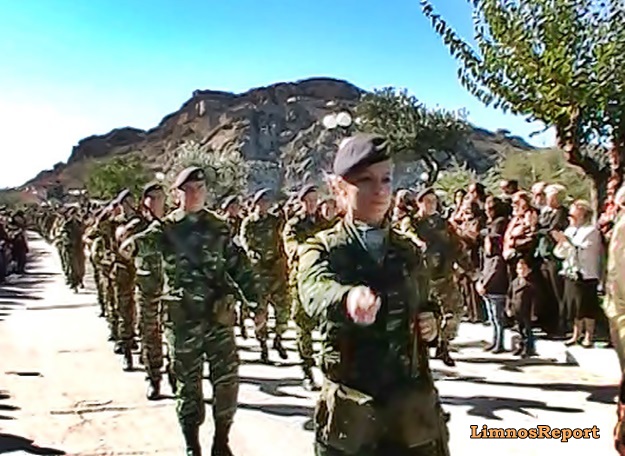 Είχε κέφια ο Θεός! Η Στρατιωτίνα στην παρέλαση της Λήμνου, που έκοψε «ανάσες»... [photos] - Φωτογραφία 10