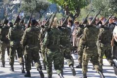 Είχε κέφια ο Θεός! Η Στρατιωτίνα στην παρέλαση της Λήμνου, που έκοψε «ανάσες»... [photos]