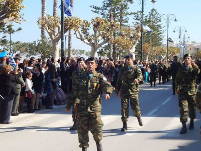 Φωτό από την παρέλαση του στρατού στην Κω για την επέτειο της 28ης Οκτωβρίου - Φωτογραφία 10