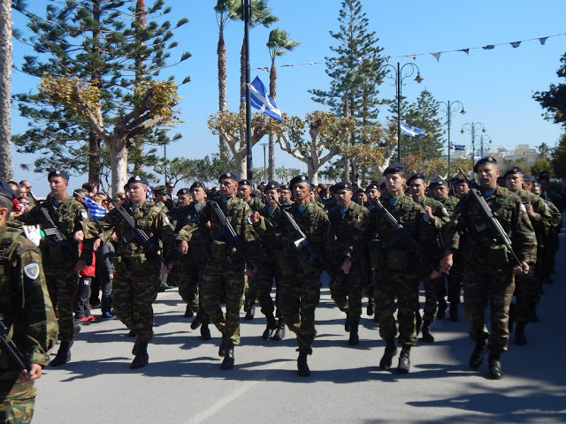 Φωτό από την παρέλαση του στρατού στην Κω για την επέτειο της 28ης Οκτωβρίου - Φωτογραφία 11