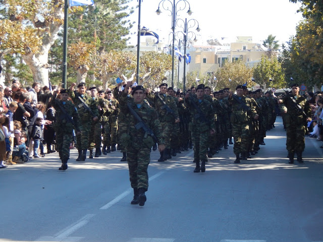 Φωτό από την παρέλαση του στρατού στην Κω για την επέτειο της 28ης Οκτωβρίου - Φωτογραφία 15