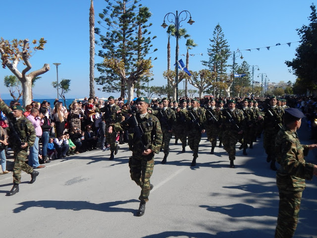 Φωτό από την παρέλαση του στρατού στην Κω για την επέτειο της 28ης Οκτωβρίου - Φωτογραφία 19