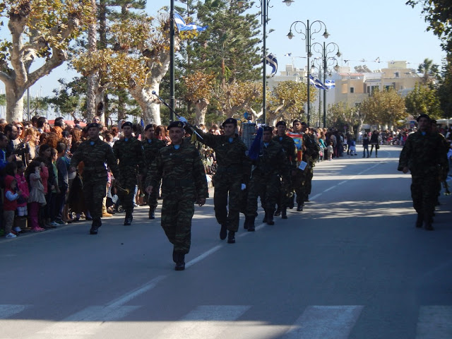 Φωτό από την παρέλαση του στρατού στην Κω για την επέτειο της 28ης Οκτωβρίου - Φωτογραφία 2