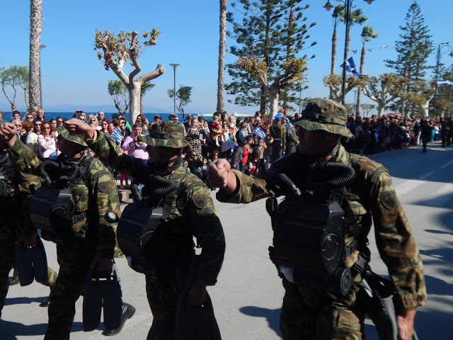 Φωτό από την παρέλαση του στρατού στην Κω για την επέτειο της 28ης Οκτωβρίου - Φωτογραφία 23