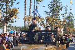 Φωτό από την παρέλαση του στρατού στην Κω για την επέτειο της 28ης Οκτωβρίου