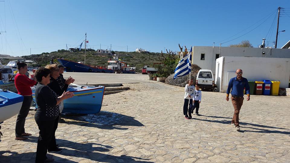 ΣΥΓΚΙΝΗΣΗ: Παρέλαση για... Τρεις - Φωτογραφία 3