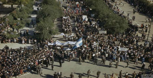 Όταν ο λαός ανέβηκε στην στέγη της Βουλής [18 Οκτωβρίου 1944] - Φωτογραφία 2