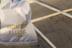 Ο Κολοκοτρώνης πέταξε το στεφάνι των ΑΝΕΛ από πάνω του [photos]