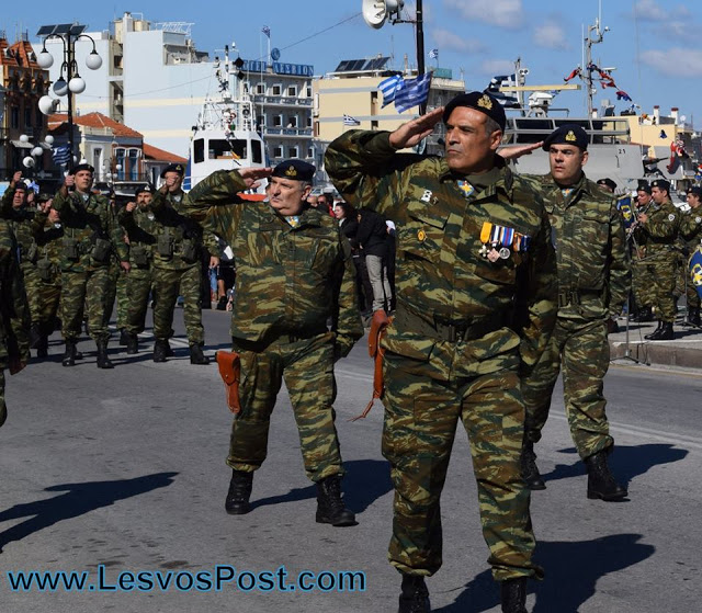 BINTEO-ΦΩΤΟ: Στρατιωτική παρέλαση 28η Οκτωβρίου 2015 στην Μυτιλήνη - Φωτογραφία 7