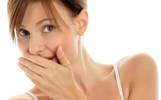 Υποφέρετε από την κακοσμία στόματος; Δείτε τι πρέπει να κάνετε [video] - Φωτογραφία 1