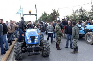 Ηχηρό «όχι» των αγροτών της Κρήτης – Ξεκίνησε η μηχανοκίνητη πορεία - Φωτογραφία 1