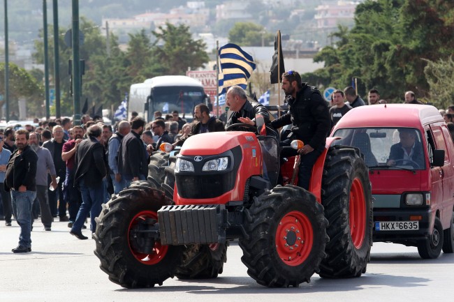 Ηχηρό «όχι» των αγροτών της Κρήτης – Ξεκίνησε η μηχανοκίνητη πορεία - Φωτογραφία 3