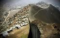 Περού: Τείχος μήκους δέκα χιλιομέτρων χωρίζει φτωχούς και πλούσιους [video] - Φωτογραφία 1