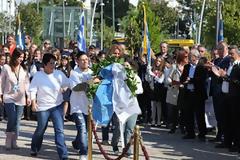 Κατάθεση στεφάνου της Γέφυρας Ζώης ΑμεΑ στον Δήμο Περιστερίου