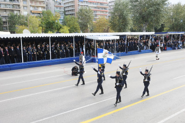Αποκάλυψη Πολεμικής Σημαίας και Παρέλαση Μαθητών-τριών Σ.Σ.Α.Σ. 28ης Οκτωβρίου 2015 - Φωτογραφία 11
