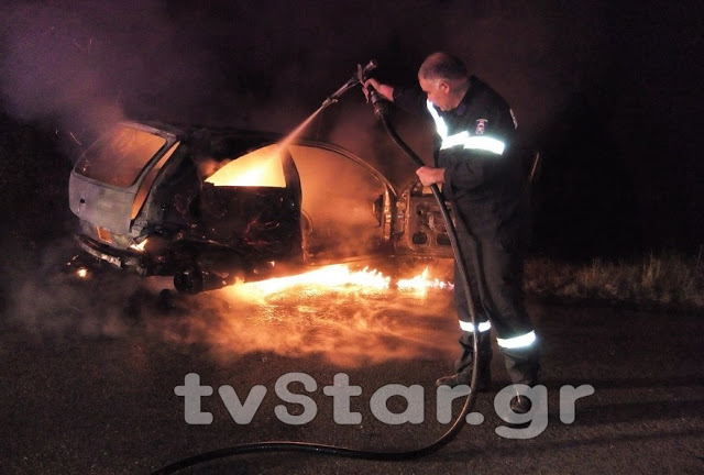 Σοβαρό τροχαίο στην Λαμία: Πήρε φωτιά το αμάξι [photo+video] - Φωτογραφία 3