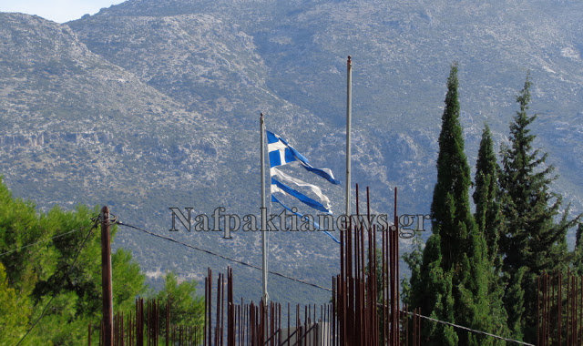 ΝΤΡΟΠΗ! Η Σκισμένη Ελληνική Σημαία στο Δημαρχείο της Χάλκειας την 28η Οκτωβρίου [photo] - Φωτογραφία 4