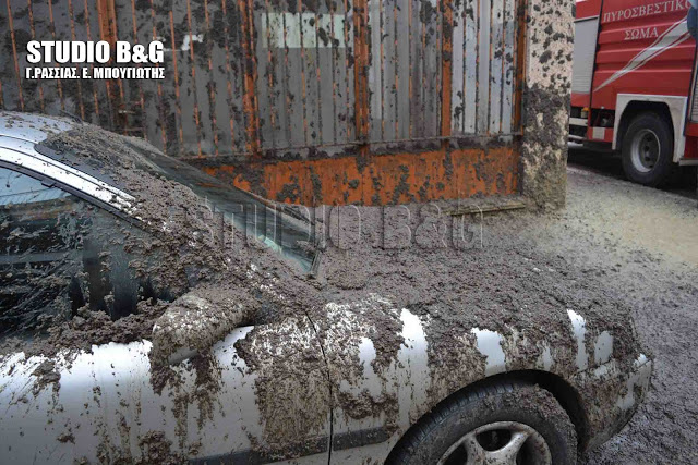 Άργος: Φορτηγό άδειασε υπολείμματα ελαιοτριβείου πάνω σε αυτοκίνητα [photos] - Φωτογραφία 5