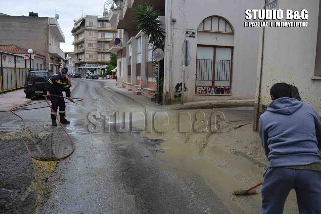 Άργος: Φορτηγό άδειασε υπολείμματα ελαιοτριβείου πάνω σε αυτοκίνητα [photos] - Φωτογραφία 7