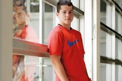 Μάθημα ζωής από ένα 16χρονο αγόρι που έχασε το πόδι του από καρκίνο [Photos] + [Video]