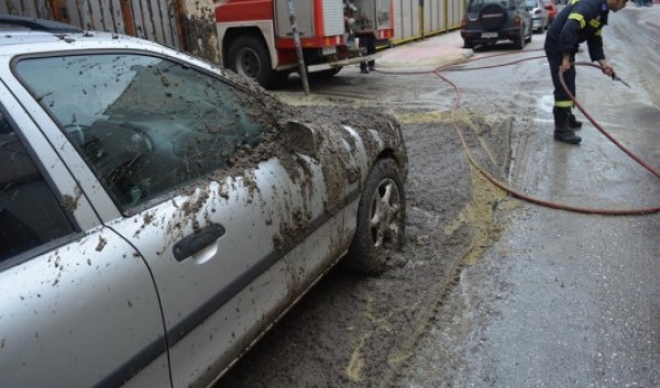 Άργος: Σοκαρίστηκαν οι οδηγοί όταν είδαν τα αυτοκίνητα τους σε αυτήν την κατάσταση - Φωτογραφία 4
