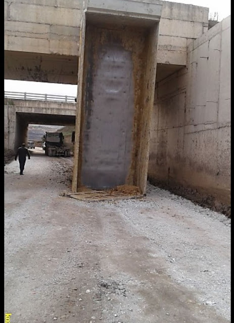 Κοζάνη: Φορτηγό με ανοιχτή κορότσα πέρασε από γέφυρα - Φωτογραφία 4