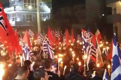 Χιλιάδες άνθρωποι στον τόπο θυσίας των δύο άτυχων νέων - Πρώτες εικόνες