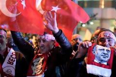 Τουρκικές εκλογές: Θρίαμβος Ερντογάν-Αυτοδύναμο με 49,3% το κυβερνών κόμμα