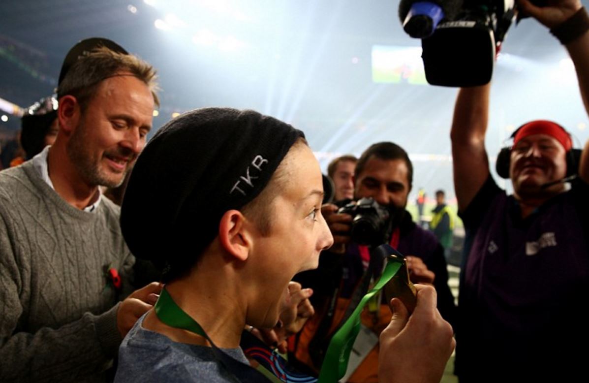 Πέρα από το μετάλλιο του Παγκόσμιου Πρωταθλητή του χάρισαν και ένα τεράστιο χαμόγελο [photo+video] - Φωτογραφία 3