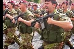 Τουρκία: Η κυβέρνηση τρομοκρατεί τον κόσμο με τον στρατό για τις εκλογές [photos]