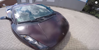 Ρίχνει νερό στην Lamborghini του και αυτό που ανακαλύπτει πίσω από το χρώμα της είναι φοβερό [video] - Φωτογραφία 1