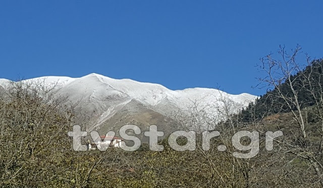 Καλό Χειμώνα ΕΛΛΑΔΑ: Επεσαν τα πρώτα χιόνια - Άσπρισε το Βελούχι [photos] - Φωτογραφία 3