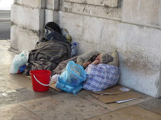 Τουλάχιστον 100 οι άστεγοι στην πόλη της Πάτρας - Φωτογραφία 1
