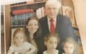 Δείτε τον Προκόπη Παυλόπουλο με τις πέντε εγγονές του! - Φωτογραφία 2