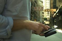 Η Nomad δημιούργησε το πορτοφόλι που φορτίζει το iPhone σας