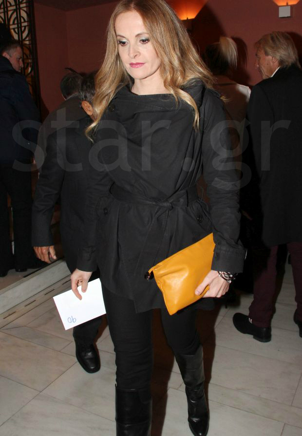 Ελληνίδα ηθοποιός πήγε να δει την παράσταση του νυν της καθισμένη (παρά)δίπλα στον πρώην της! - Φωτογραφία 6