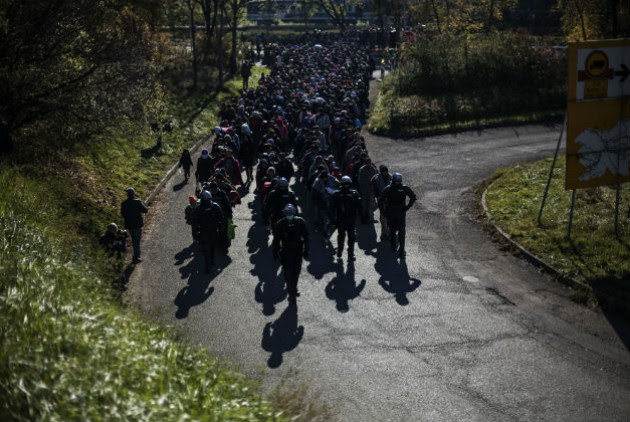 Η Μέρκελ προειδοποιεί για ''ένοπλες συγκρούσειςστα Βαλκάνια'' λόγω προσφυγικού - Φωτογραφία 2