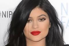 H Kylie σε μια μέρα έκοψε αφέλειες και σε μια ακόμη φύτρωσε μαλλιά...