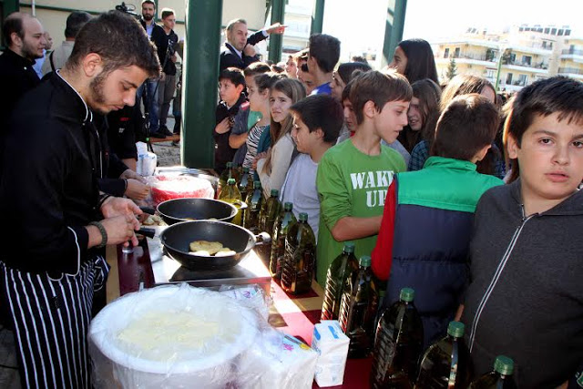 Παραγωγή ελαιόλαδου με τη συμμετοχή μαθητών στο δήμο Γλυφάδας - Φωτογραφία 2